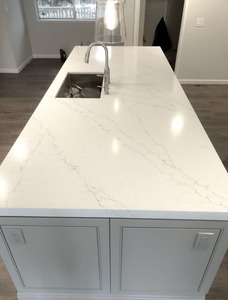 Quartz Calacatta Royal Premium – Surface en quartz poli durable pour cuisines et salles de bain - Product Image 3
