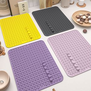 Kitchen Silicone Drain Mat Rectangle Non-Slip Heat Insulation Mat For Cooking Utensils Storage - Product Image 5