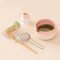Ensemble de cérémonie du thé japonais en porcelaine : support Chasen, bol à Matcha à motif vague en relief, kit cinq pièces, design fleur de cerisier en poudre, durable et écologique
