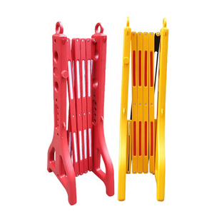 Usine <span class=keywords><strong>pas</strong></span> <span class=keywords><strong>cher</strong></span> prix Portable accordéon porte contrôle des foules Barricades <span class=keywords><strong>extensible</strong></span> clôture pliable barrière pour la sécurité routière - Product Image 3