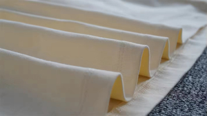 T-shirt da uomo essenziale 1.1T di tendenza, modello 1977 Fear of T-Shirt, in 100% cotone, oversize, lavorato a maglia, con logo stampato a flocking - Product Image 5