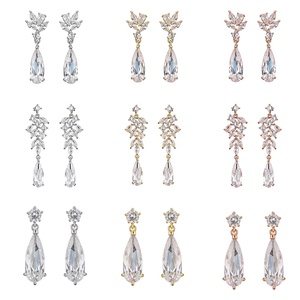 Lakor EP2972 Boucles d'oreilles longues fleurs en cristal naturel luxueuses pour femmes - Product Image 2