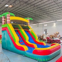 Toboggan aquatique gonflable commercial avec piscine pour enfants et adultes, idéal pour les fêtes de jardin et les jeux aquatiques en plein air