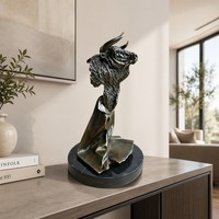 Décoration Artisanale en Bronze Coulé Tauromaquia - Tête Rocailleuse et Cape Flottante, Pièce Personnalisable de Qualité Muséale, Sculpture en Bronze