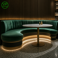 Ensemble de mobilier de restaurant haut de gamme en marbre, table et chaises demi-circulaires courbées en velours, banquette et canapé pour banquets et cafés