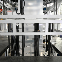 Ligne de production de film soufflé coextrudé 3 couches, système d'anneau d'air automatique haute vitesse + système de bobinage double automatique