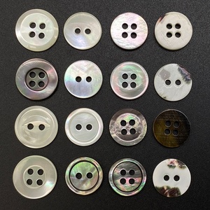 กระดุมเปลือกหอยมุก <span class=keywords><strong>2</strong></span> รู 4 รู กระดุมเย็บผ้าเปลือกหอยมุก - Product Image 1