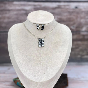 Collier et boucles d'oreilles en argent sterling fait main avec buffle blanc pour femmes - Product Image 1