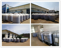 Les fruits de noni biologiques indigènes de Hainan sont transformés en jus de noni grâce à la filtration et la fermentation.