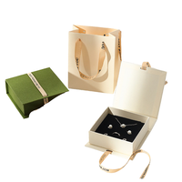 Pochette d'emballage de bijoux en microfibre de velours rose de luxe sur mesure en gros, coussin d'affichage portable pour boucles d'oreilles, bracelets