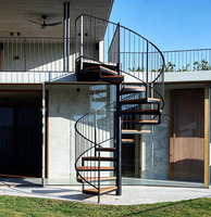 Escalier en spirale extérieur en acier inoxydable, double hélice, colonne centrale en acier inoxydable, sur mesure pour usage commercial