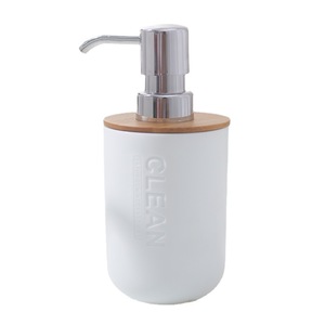 Juego de Baño de la Serie Bamboo Elegance: Portacepillos de Dientes de Plástico, Jabonera con Bandeja de Madera, Fácil de Limpiar - Product Image 4