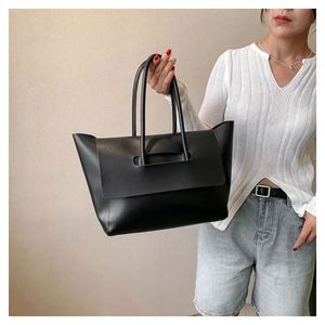 Femme nouvelle mode Version coréenne grande capacité sac à main automne et hiver rétro passer le sac à bandoulière sacs à bandoulière pour dames - Product Image 5