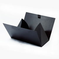 Sac cadeau triangulaire de luxe recyclable avec ruban, logo personnalisé, sac cadeau en carton noir, vente en gros