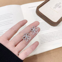 Boucles d'oreilles clous en or blanc 18 carats avec diamants de laboratoire motif tournesol, boucles d'oreilles fines, manchettes d'oreille, boucles d'oreilles en diamants de laboratoire