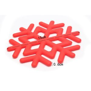 Sous-verres en silicone personnalisés en forme de flocon de neige, épaissis, antidérapants, résistants à la chaleur, antiadhésifs et décoratifs pour les tasses à eau - Product Image 5