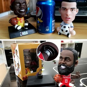 Figuras <span class=keywords><strong>de</strong></span> baloncesto <span class=keywords><strong>de</strong></span> Kobe, Curry y James, accesorios para coche <span class=keywords><strong>de</strong></span> estrellas del fútbol Messi y Cristiano Ronaldo, muñecos que sacuden la cabeza. - Product Image 5