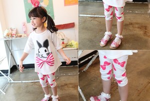 Vêtements d'été pour enfants en gros en ligne : Ensemble décontracté T-shirt à manches courtes imprimé lapin et pantalon pour filles - Product Image 4