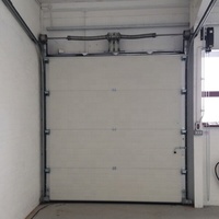 Porte sectionnelle industrielle à ouverture et fermeture rapides, améliorant l'efficacité d'accès, adaptée aux opérations d'atelier