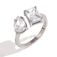 Nieuwe trendy roestvrijstalen ringen met 18k vergulding, glanzende waterdruppelvormige vierkante zirkonia, voor Valentijnsdag cadeau voor koppels