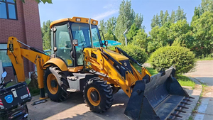 Chargeuse-pelleteuse JCB 3CX d'occasion, peinture d'origine, 4x4 avec godet 6-en-1 et bras télescopique pour projets municipaux - Product Image 2