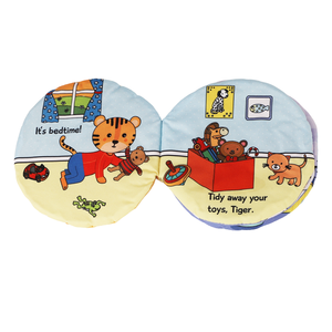 Livre en tissu doux illustré et vibrant pour bébé, pour jouer et reconnaître les animaux - Product Image 3