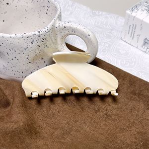 Nouvelle pince à <span class=keywords><strong>cheveux</strong></span> en acétate pour l'automne et l'hiver, style simple et luxueux, pince requin pour queue de cheval haute, tendance Ins - Product Image 2