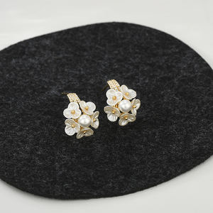 ED68483 Boucles d'oreilles rétro pétale de coquillage français pour la conception de valeurs aberrantes féminines - Product Image 4