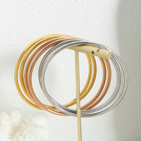 Nouvel arrivage de bracelet en acier inoxydable de 3mm de large bracelet minimaliste chic en plaqué or 18 carats poli bijoux unisexe