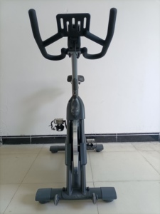 Vélo <span class=keywords><strong>de</strong></span> spinning magnétique intelligent pour usage commercial en <span class=keywords><strong>salle</strong></span> <span class=keywords><strong>de</strong></span> <span class=keywords><strong>sport</strong></span> - Product Image 3