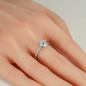 Anillo de Compromiso de Lujo Personalizado de Plata 925 con Moissanita de 2 Quilates, Corte Ovalado, D VVS, para Bodas y Fiestas, con Engaste de Puntas - Product Image 6