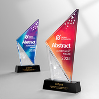 Trophée en verre triangulaire coloré à gravure laser personnalisée HBL pour les cadeaux de cérémonie d'entreprise