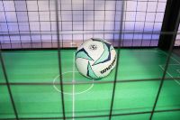 Machine de jeu de football de table à lumière LED à double assise avec deux chaises sous la table