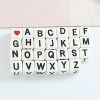 Cuentas de cerámica cuadradas de 9 mm hechas a mano con letras del alfabeto, abalorios sueltos para repostería, joyería, pulseras, collares, manualidades DIY para niños, venta al por mayor