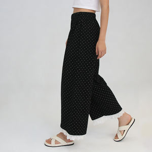 Pantalones Anchos <span class=keywords><strong>de</strong></span> Mujer con Estampado <span class=keywords><strong>de</strong></span> Lunares Negros, Tela Transpirable con Cintura Elástica y Ribete <span class=keywords><strong>de</strong></span> Encaje - Culottes Casuales <span class=keywords><strong>de</strong></span> Corte Holgado - Product Image 2