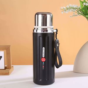Gobelet en acier inoxydable avec un design moderne pour bouteille d'eau isolée sous vide - Product Image 4