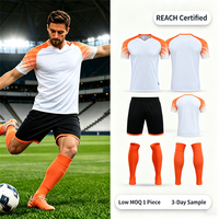 Terbuat dari bahan jersey sepak bola berkualitas tinggi, nyaman, dan laris manis, kain yang menyerap keringat dan cepat kering, cocok untuk olahraga.