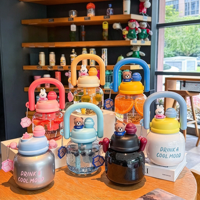 Bouteille en plastique grande capacité résistante à la chaleur et anti-fuite avec poignée et paille, design élégant personnalisable pour étudiants et enfants