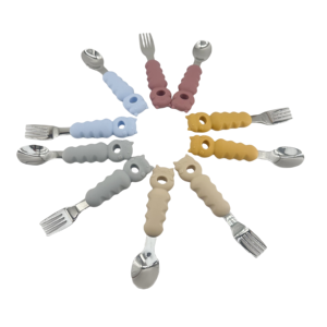 Juego de Cuchara y Tenedor para Bebé de Silicona y Acero Inoxidable, 100% Grado Alimenticio, Libre de BPA, OEM ODM, EN71, Utensilios para la Hora de Comer de Niños Pequeños - Product Image 1