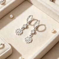 Boucles d'oreilles fleuries pour femmes, bijoux d'anniversaire, boucles d'oreilles hypoallergéniques en zircon plaqué or avec breloques florales