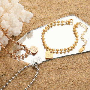 Bracelet <span class=keywords><strong>en</strong></span> acier inoxydable plaqué or 18 carats avec breloque cœur porte-bonheur gravée « Amour éternel » <span class=keywords><strong>pour</strong></span> femme – <span class=keywords><strong>Vente</strong></span> <span class=keywords><strong>en</strong></span> <span class=keywords><strong>gros</strong></span> - Product Image 5