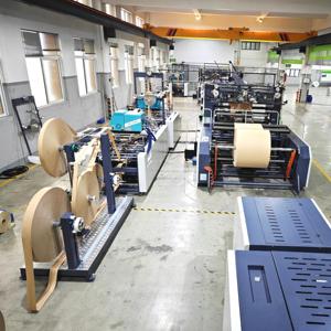 Máquina para Hacer Bolsas de Papel Kraft de la Marca ROKIN, Precio de Fábrica en China, Línea de Producción de Cajas Totalmente Automática RKHF-550T, Máquina para Hacer Bolsas de Compra - Product Image 3