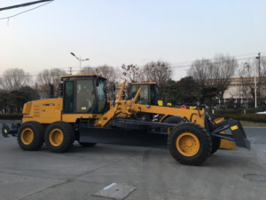 Produits les plus vendus : Matériel de construction routière, niveleuse puissante Gr215, moteur 215 CV avec lame avant et ripper arrière - Product Image 1