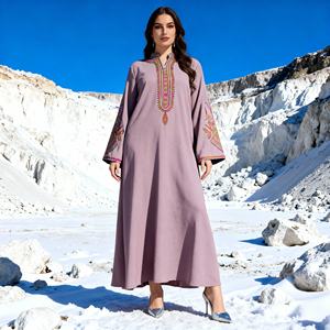 Abaya élégante et modeste en polyester de couleur unie pour femmes musulmanes, nouveau style, vente en gros, sur mesure - Product Image 1