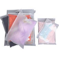 Sacs à vêtements en plastique transparent mat recyclable CPE avec fermeture éclair givrée pour T-shirts