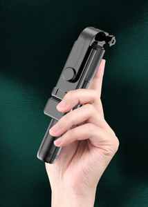 Trépied perche à selfie F210S 0,7 m avec lumière d'appoint, extensible et léger, support de voyage universel pour tous les téléphones - Product Image 4