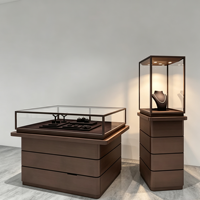 Moderne Luxus Schmuck Display Showcase LED-Beleuchtung Direkter Fabrik verkauf für Einkaufs zentren Holz Edelstahl Aluminium Eisen