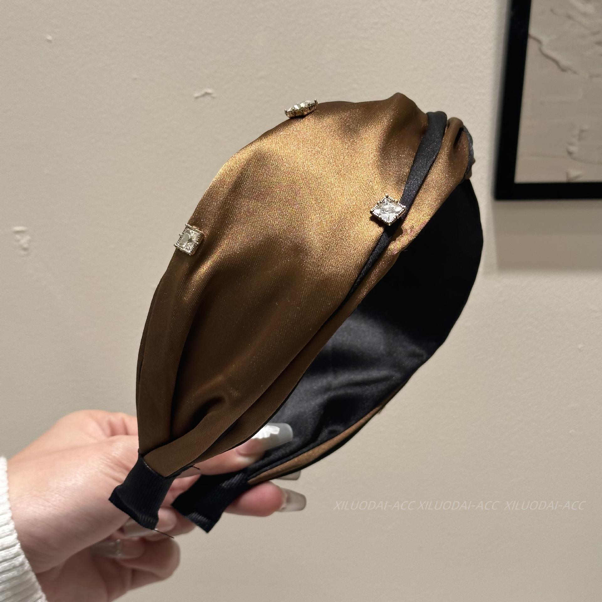 สีน้ำตาล