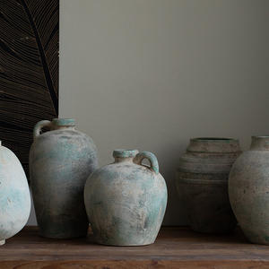 Jarrón de Barro Hecho a Mano de Estilo Bohemio, Decoración Zen para la Entrada del Hogar, Arreglo Floral, Origen Vietnam - Product Image 1