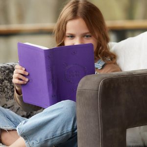 <span class=keywords><strong>Bible</strong></span> sacrée personnalisée en couleur en cuir violet couverture souple <span class=keywords><strong>Bible</strong></span> internationale pour enfants livre à couverture rigide - Product Image 2